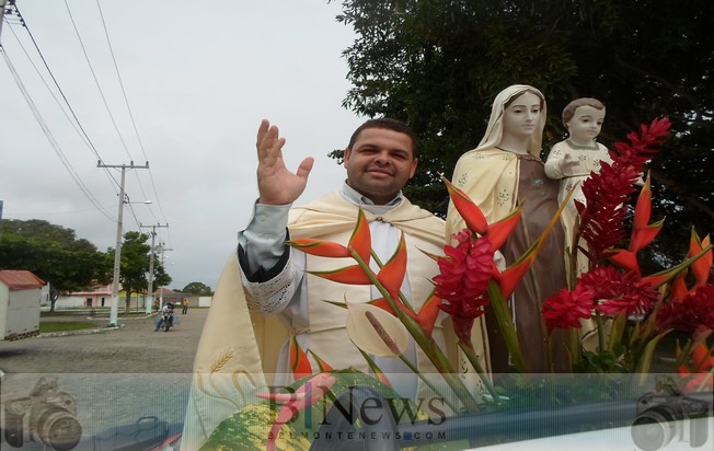 Alvorada e passeata marcaram o início das festividades em homenagem Nossa Senhora do Carmo.