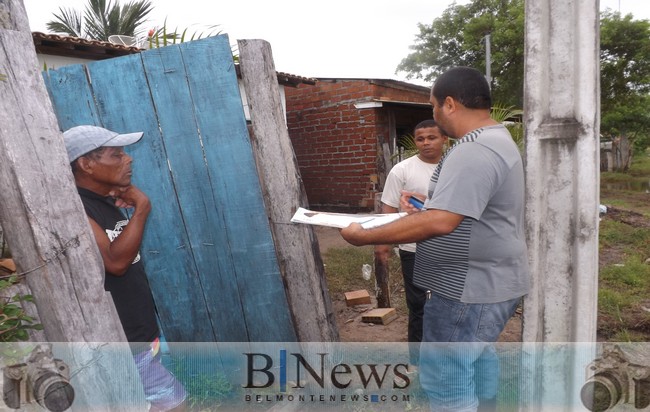 Prefeitura de Belmonte distribui cestas básicas para as famílias atingidas pelos alagamentos.