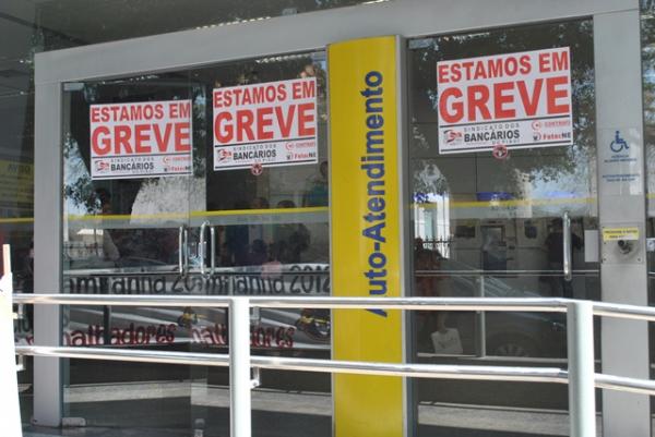 Bancários terminam greve; apenas os servidores de Caixa Econômica e BNB continuam.