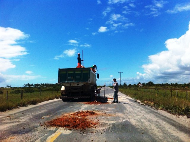 Depois de várias cobranças começa a operação Tapa-buracos entre Belmonte e Cabrália.