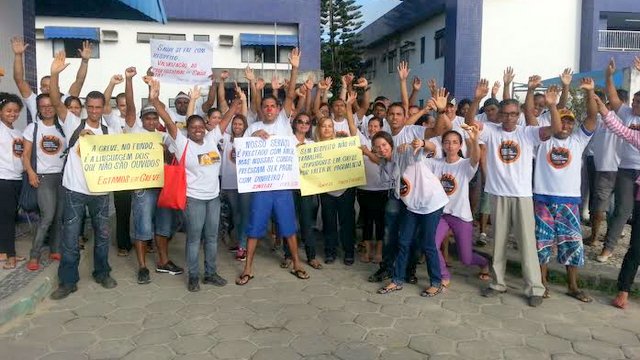 Hospital Luis Eduardo Magalhães entra em greve por pagamento de salários atrasados.