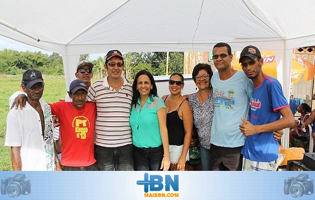 16 equipes participam do Torneio na Fazenda Estrela na beira do rio.