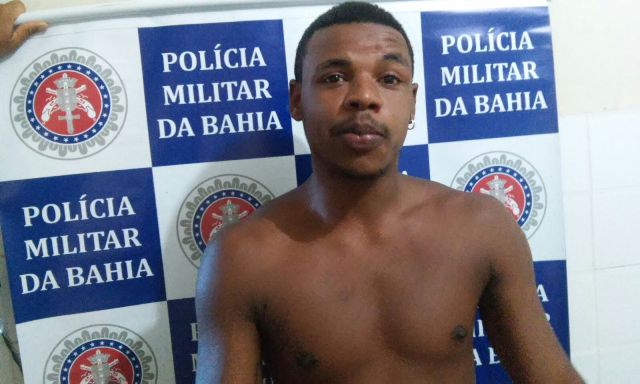 Homem descontrolado ataca lanchonete da Rodoviária de Belmonte.