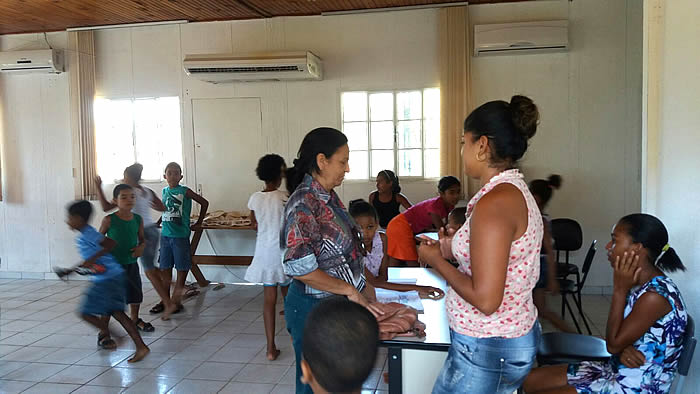 Prefeita Alice visita crianças atendidas pela ADECIBA em Barrolândia e luta por melhorias para a entidade.