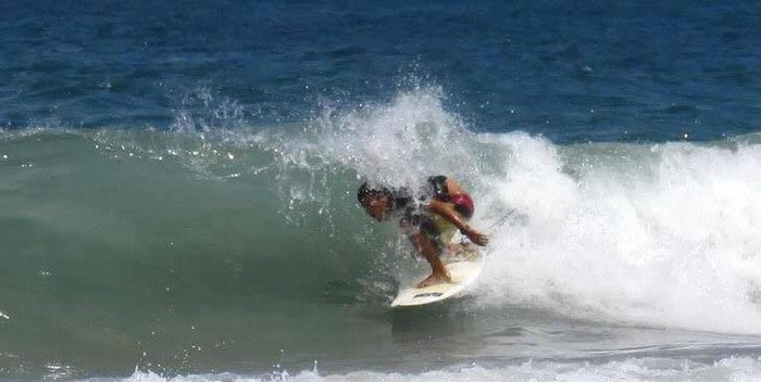 Atleta de Belmonte se destaca no surf da Bahia.