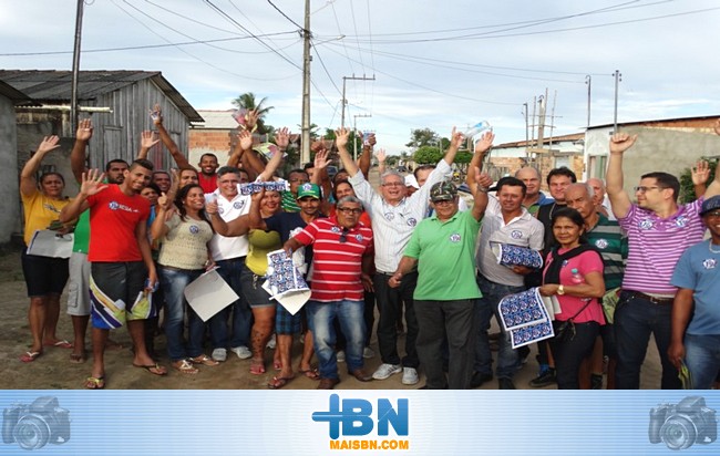 Jânio Natal e Janival visitam a Rua Santo Antonio em Barrolândia e conversam com a comunidade.