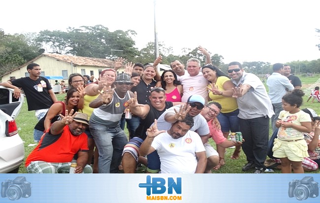 Alice Britto e Albervan Nunes visitam a Fazenda Estrela e recebem apoio da comunidade local.