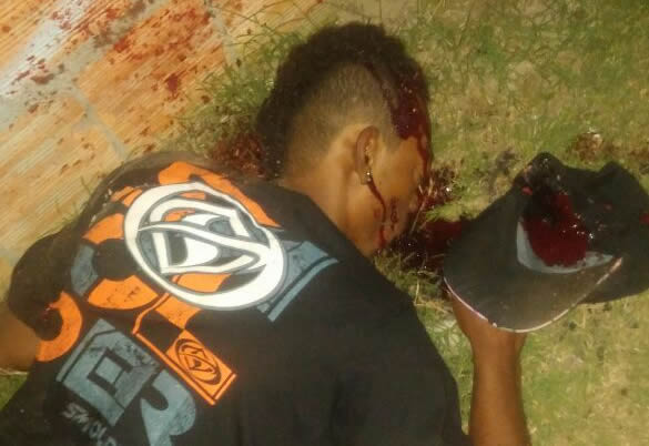 Carro Branco com 05 elementos armados atiram e matam jovem de 21 anos em Belmonte.