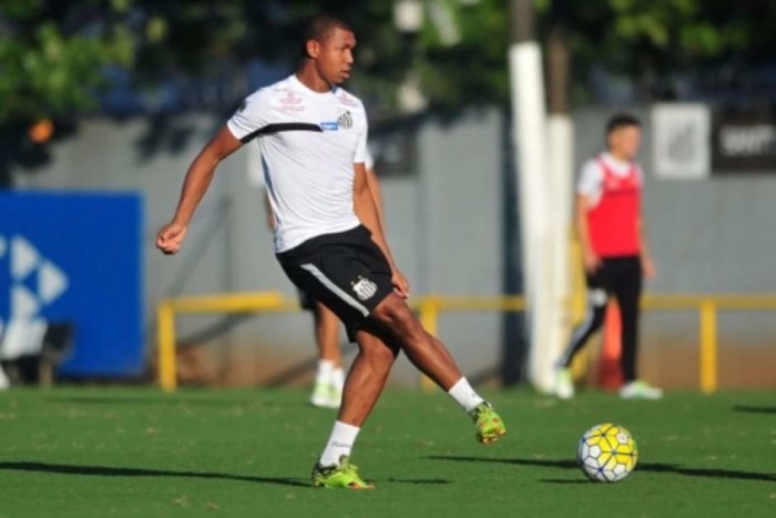 Rodrigão se apresenta bem em jogo-treino e revela sua permanência no Santos.