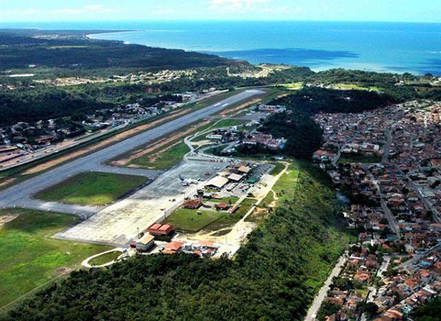 Restrições impostas pela ANAC ao Aeroporto de Porto Seguro preocupam setor de turismo.