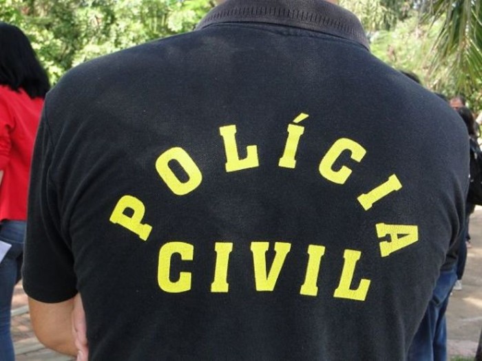 Policiais civis se reúnem para discutir ações de protesto contra o governo.