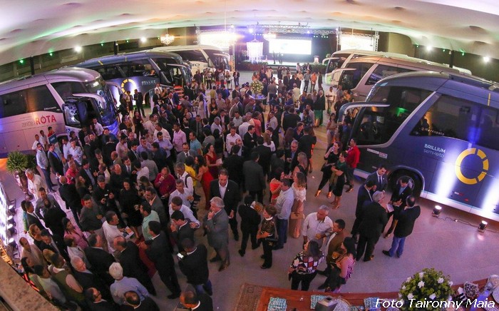 Grupo Brasileiro realiza solenidade para apresentar os 50 ônibus da nova frota.