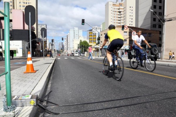 Governo cria norma para multar pedestres e ciclistas a partir de 2018.