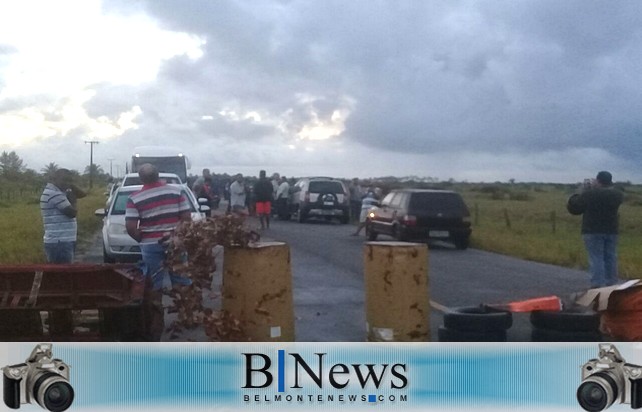 Manifestantes põe fim ao bloqueio na BA-001.