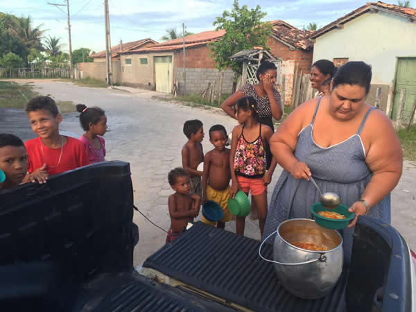 Vereador Alfredo Aberceb reinicia trabalho social nos bairros carentes de Belmonte.