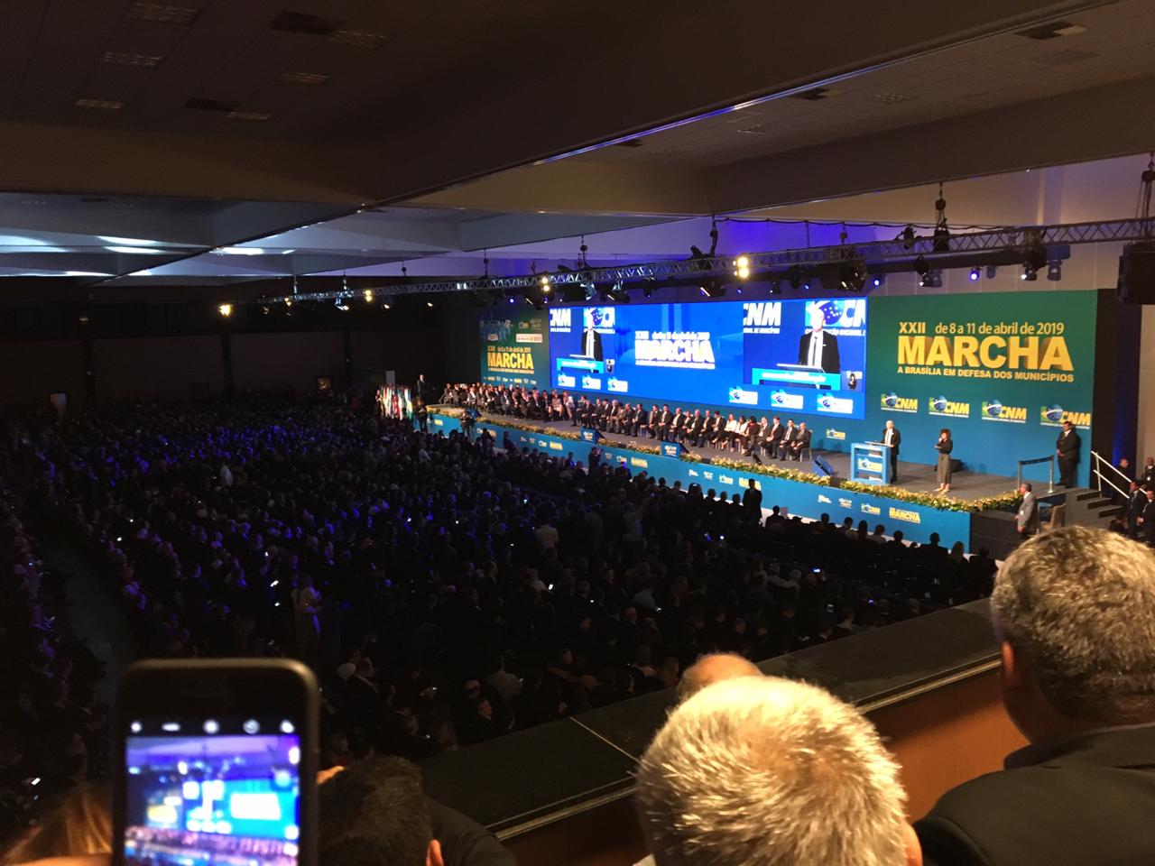 Prefeito Janival Borges se anima com as propostas discutidas na Marcha dos Prefeitos à Brasília.