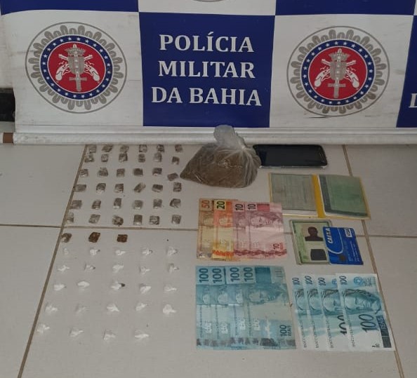 Policia Militar prende homem portando dinheiro falso e drogas em Porto Seguro.