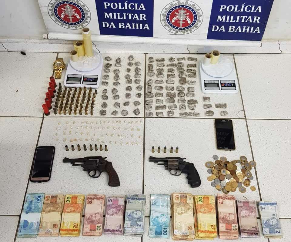 PM prende dois Irmãos traficando drogas em Porto Seguro.