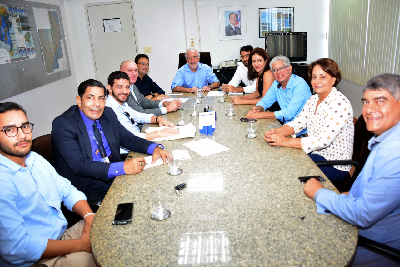 Prefeito Janival Borges defende melhorias das estradas vicinais na reunião do CONDESC, em Salvador.