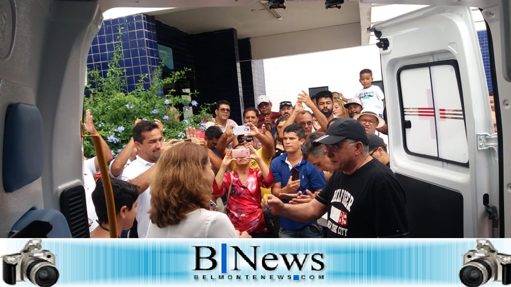 Deputado Estadual Jânio Natal entrega nova ambulância ao Hospital Luis Eduardo Magalhães.