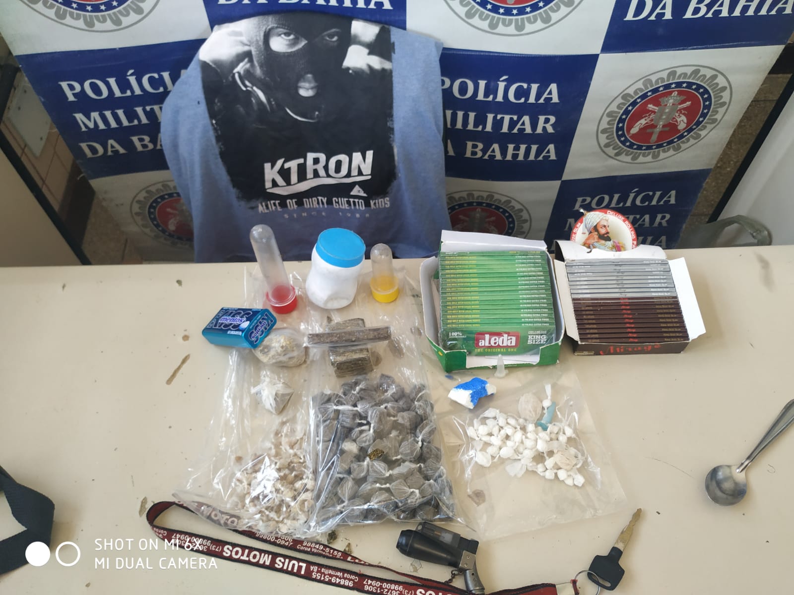 Polícia Militar desarticula ponto de drogas  em Santa Cruz Cabrália.