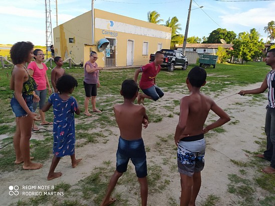 Crianças de Mogiquiçaba tem tarde animada com brincadeiras e muita diversão.