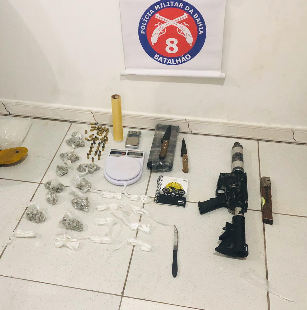 Polícia Militar desarticula festa do tráfico e apreende arma e drogas em Porto Seguro.