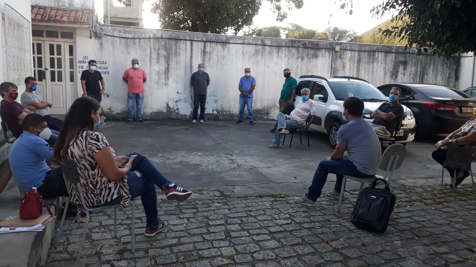 Prefeito Janival convoca reunião para discutir medidas contra o COVID-19.