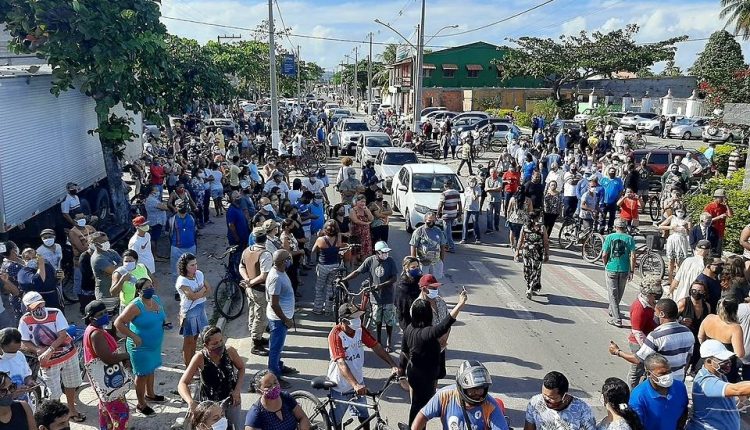 Moradores de Canavieiras se despedem de ex-prefeito Almir Melo.