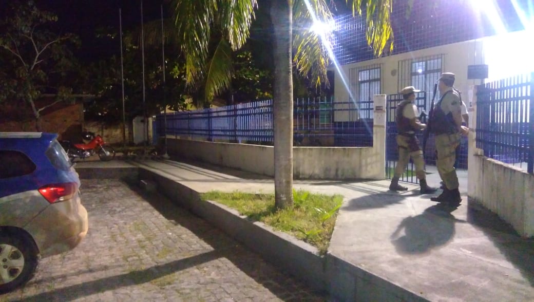 PM prende homem acusado de engravidar a própria filha de 13 anos em Belmonte.