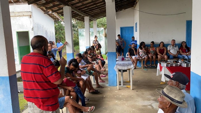 Iêdo Elias visita zona rural e conversa com comunidade.