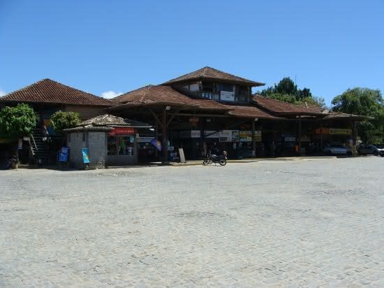 Viga de madeira de 50 Kg cai do teto da rodoviária de Porto Seguro.