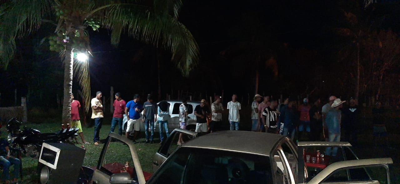 PM acaba com festa clandestina em sítio na Praia do Mar Moreno.