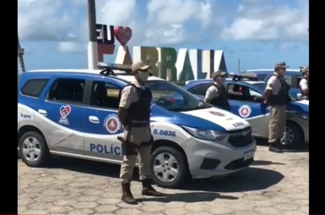 Policiais militares prestam homenagem ao Cabo Clodoado Júnior.