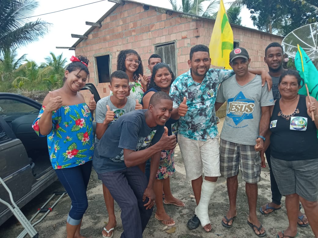 Candidato Alex Santos visita povoado do Ubú.