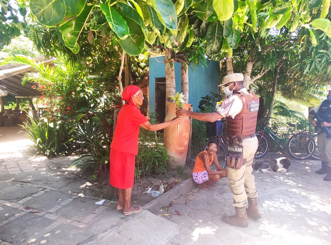 PM promove ação em comemoração ao Dia da Mulher em Belmonte.