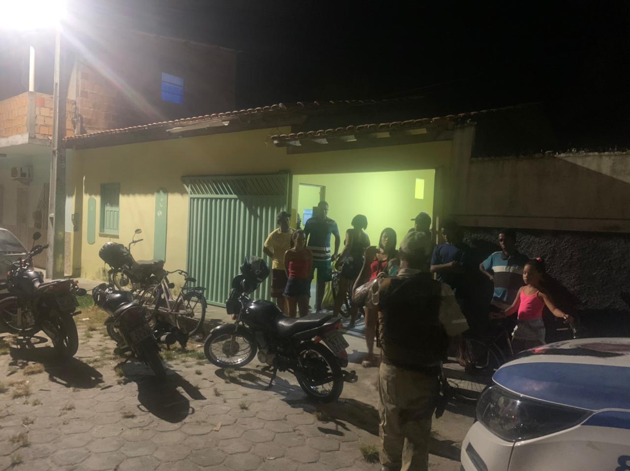 Ação da PM acaba com festa clandestina em Belmonte.