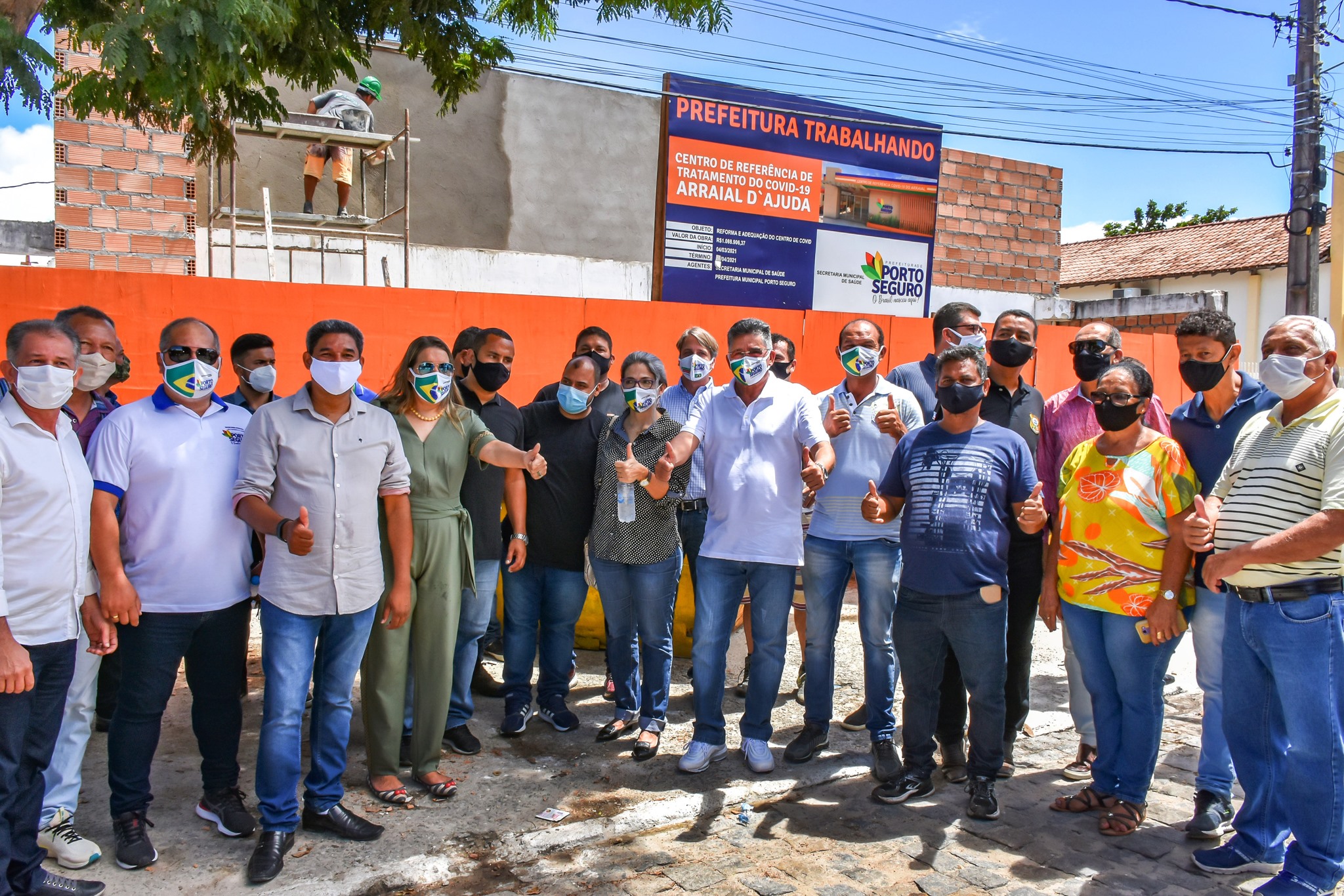 Jânio Natal visita construção de Hospital de Referência no tratamento do COVID-19 em Arraial D’Ajuda.